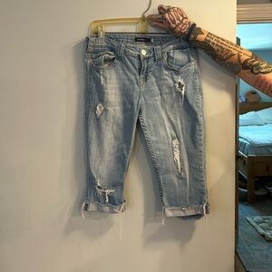 Vigoss distressed capri jeans size 9